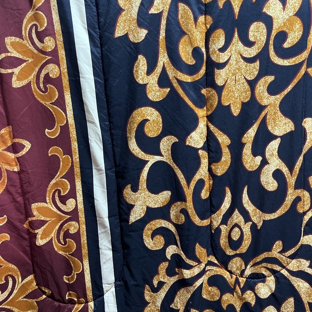 Full Size Burgundy/Gold/Black Comforter